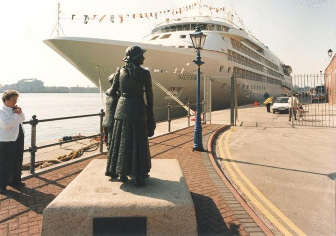 Watersedge Hotel Cobh Exterior photo