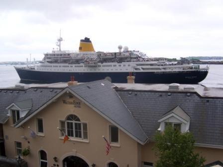 Watersedge Hotel Cobh Exterior photo